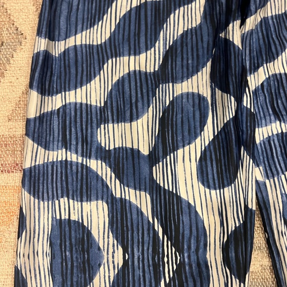 NWT Banana Republic Satin Jacquard Wide Leg Blue and White Pants - 10 - Picture 5 of 6